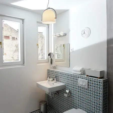 Js Flats - Luxury 2 In 1 - Spacious 93 M2 And Balcony Apartment *