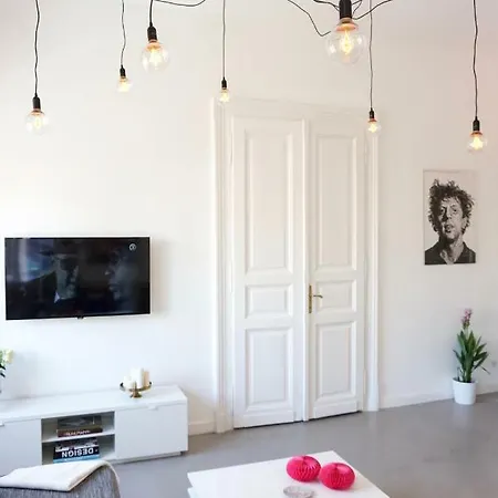 Js Flats - Luxury 2 In 1 - Spacious 93 M2 And Balcony Apartment
