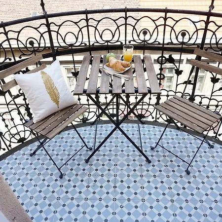 Js Flats - Luxury 2 In 1 - Spacious 93 M2 And Balcony *