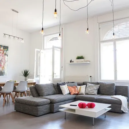Js Flats - Luxury 2 In 1 - Spacious 93 M2 And Balcony *
